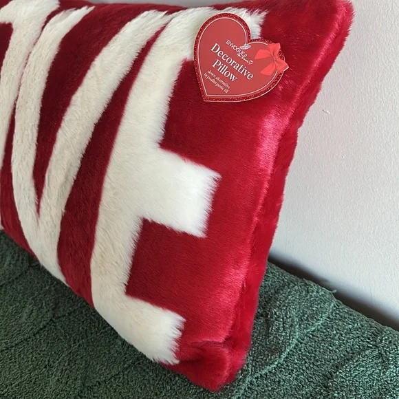 Envogue Valentine Faux Fur Pillow Red Ivory LOVE ❤️ NEW - Picture 5 of 6